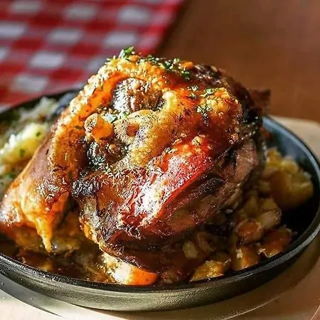 Karczma Tyrolska U Martina Alojamento de Acomodação e Pequeno-almoço Złocieniec