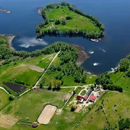 Karczma Tyrolska U Martina Alojamento de Acomodação e Pequeno-almoço Złocieniec