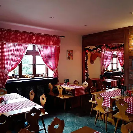 Alojamento de Acomodação e Pequeno-almoço Karczma Tyrolska U Martina Złocieniec