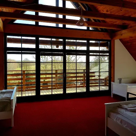 Alojamento de Acomodação e Pequeno-almoço Karczma Tyrolska U Martina Złocieniec