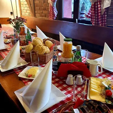 Alojamento de Acomodação e Pequeno-almoço Karczma Tyrolska U Martina